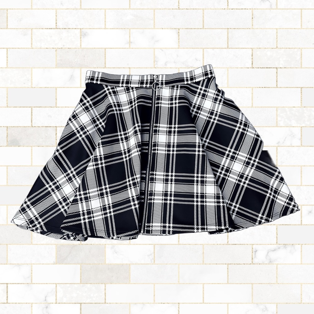 Hot Topic Black and White Plaid Stretch Zipper Front Mini Skirt